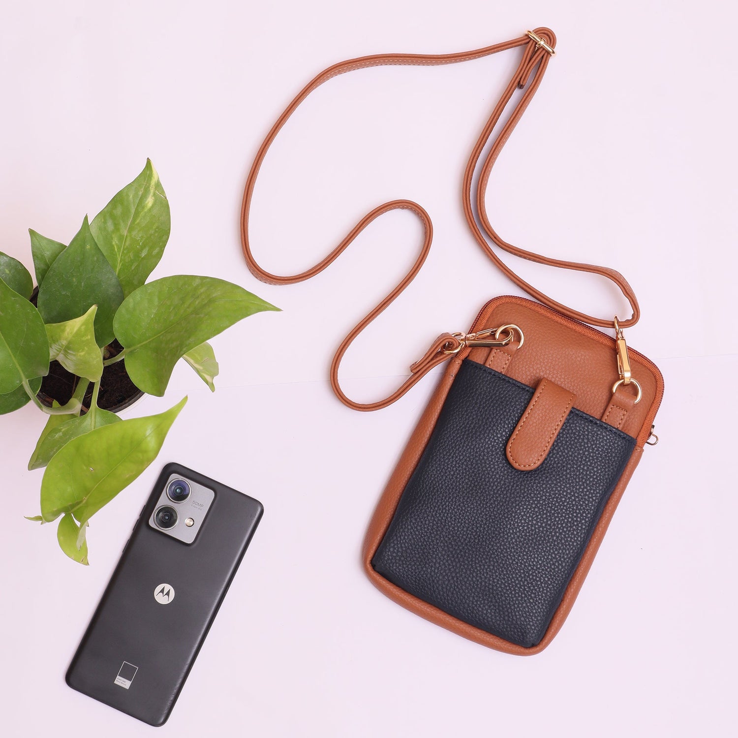 MOBILE SLING BAG