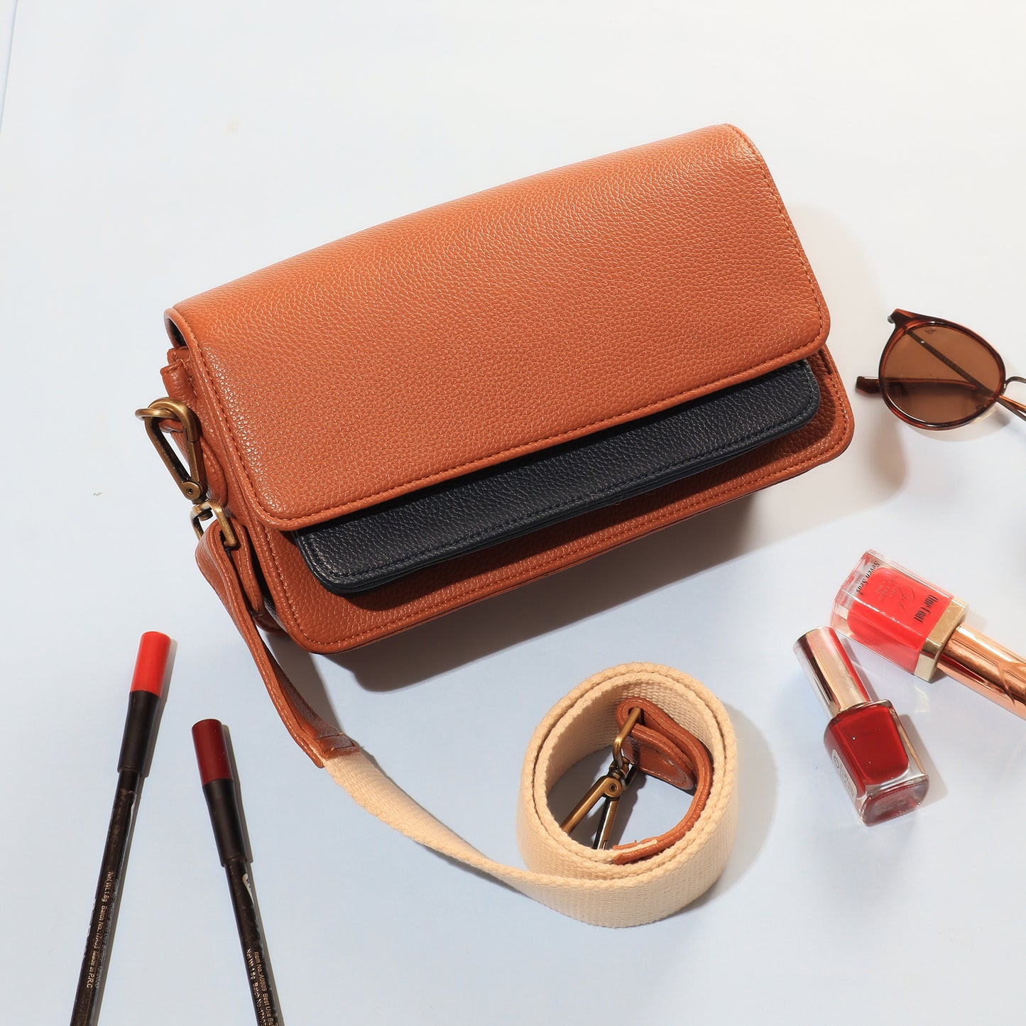 CHIC TAN