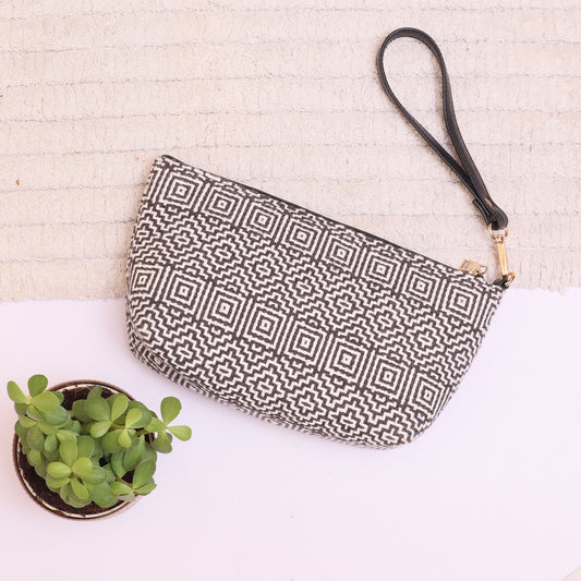 MONOCHROME POUCH