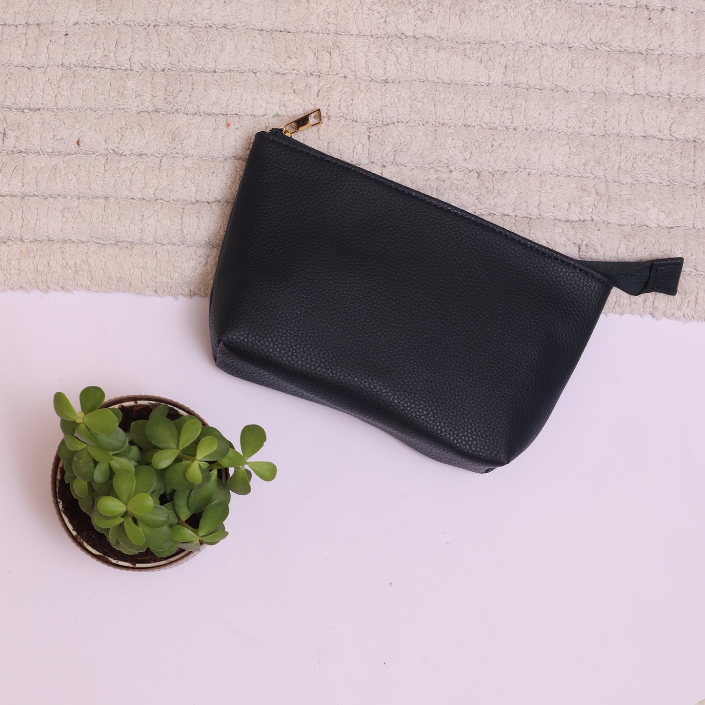 NAVY HUE POUCH